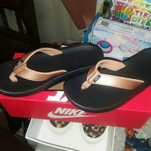 nike flip flops. Size 6